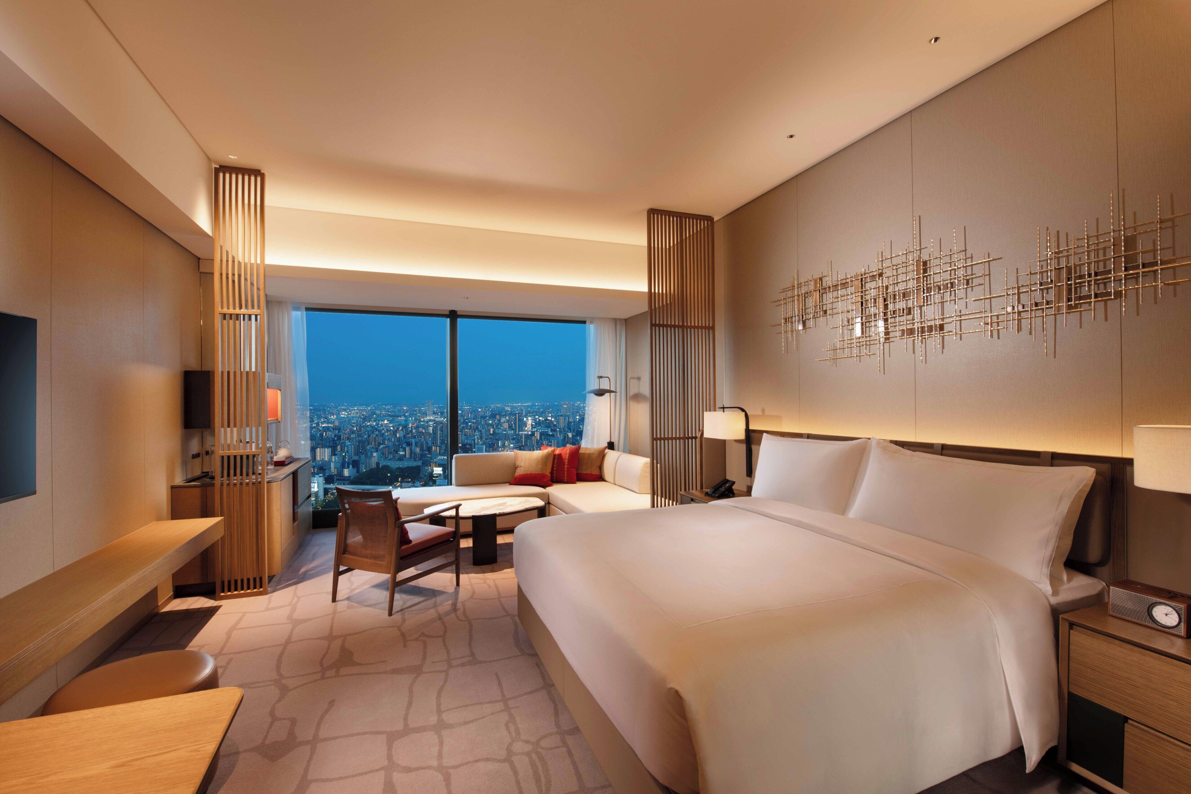 Executive Room, 1 King Bed | Down comforters, minibar, in-room safe, blackout drapes