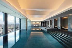 Indoor pool - Conrad Nagoya (Nagoya)