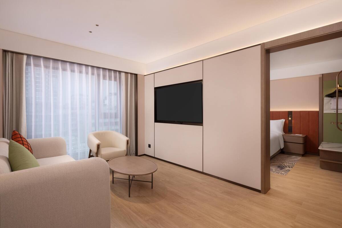 Suíte luxo, 1 cama King, banheira | Área de estar