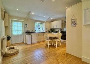 Interior - Cosy family friendly cottage bungalow in the town of Chudleigh (Chudleigh)