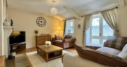 Cosy family friendly cottage bungalow in the town of Chudleigh