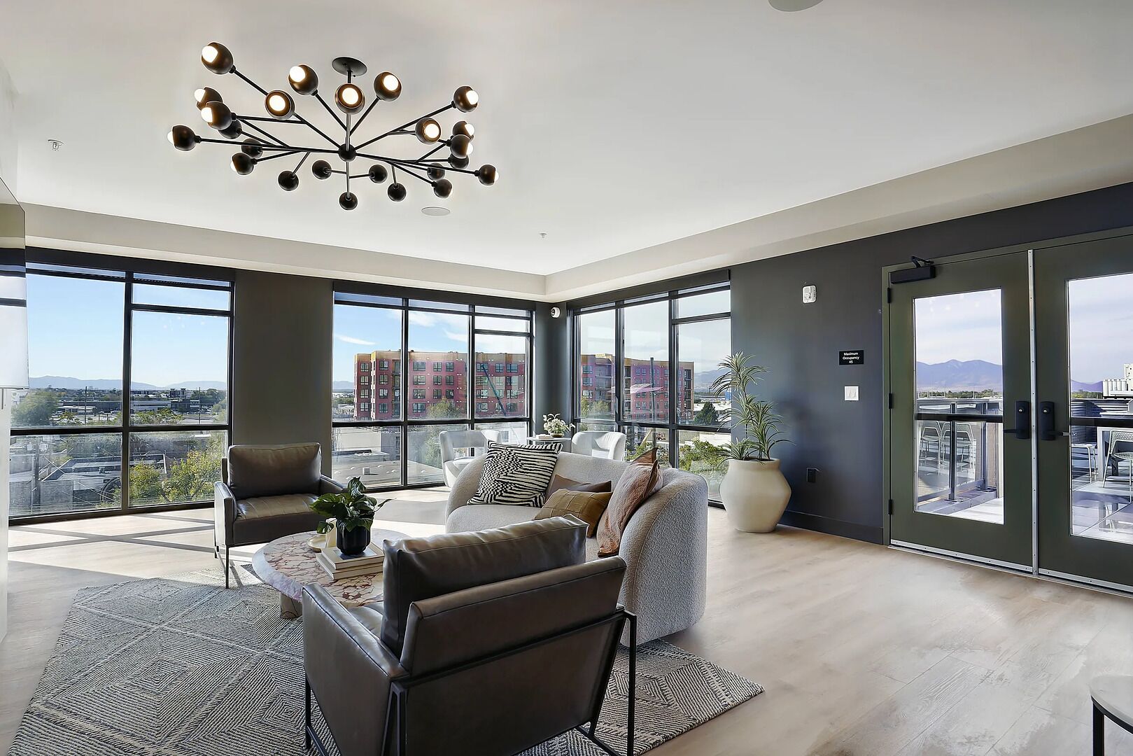 Landing | Stylish 2bd, Gym, Pool - Salt Lake City