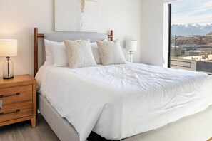 1 bedroom, desk, iron/ironing board, WiFi - Landing | Stunning 1BD in Granary District (Salt Lake City)