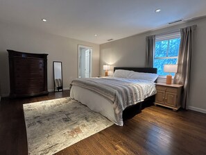 Unclassified image, 3 of 52, button - Beautiful Lake Home in Greenwich, CT - 6BR/4.5BA (Greenwich)