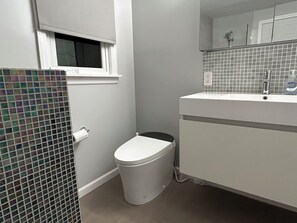 Unclassified image, 4 of 52, button - Beautiful Lake Home in Greenwich, CT - 6BR/4.5BA (Greenwich)