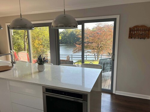 Beautiful Lake Home in Greenwich, CT - 6BR/4.5BA