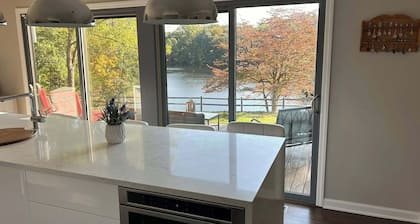 Beautiful Lake Home in Greenwich, CT - 6BR/4.5BA