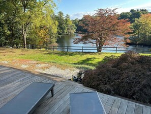 Property grounds - Beautiful Lake Home in Greenwich, CT - 6BR/4.5BA (Greenwich)