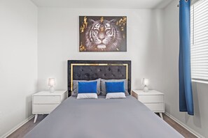 3 bedrooms, desk, iron/ironing board, free WiFi