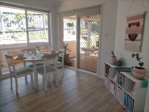 Dining - Rest a while in a cosy home at beautiful Lighthouse Beach (Port Macquarie)