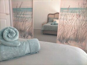 3 bedrooms, iron/ironing board, Internet, bed sheets - Rest a while in a cosy home at beautiful Lighthouse Beach (Port Macquarie)