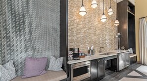 Interior - Landing | Stunning 1BD, Gym, Pool (Cypress)