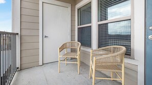 Terrace/patio - Landing | Stylish 1BD, Clubhouse, Gym (Cypress)