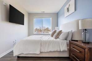 1 habitación, escritorio, tabla de planchar con plancha y wifi 