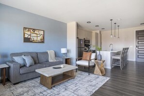 Smart TV - Landing | Modern 1BD, Gym, Pool (Indianapolis)