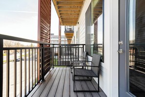 Property grounds - Landing | Modern 1BD, Gym, Pool (Indianapolis)