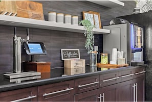 Dining - Landing | Stunning 1BD, Clubhouse, Gym (Miramar)
