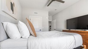 1 bedroom, desk, iron/ironing board, WiFi - Landing | Stylish 1BD, Pool (Tice)