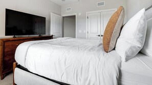 2 bedrooms, desk, iron/ironing board, WiFi - Landing | Stunning 2BD, Pool (Tice)
