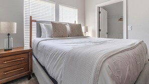 1 bedroom, desk, iron/ironing board, WiFi - Landing | Modern 1BD, Pool (Tice)