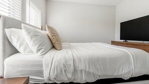1 bedroom, desk, iron/ironing board, WiFi - Landing | Amazing 1BD, Pool (Tice)