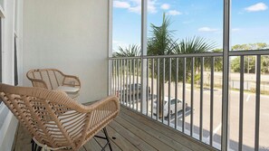 Property grounds - Landing | Stylish 2BD, Pool (Tice)