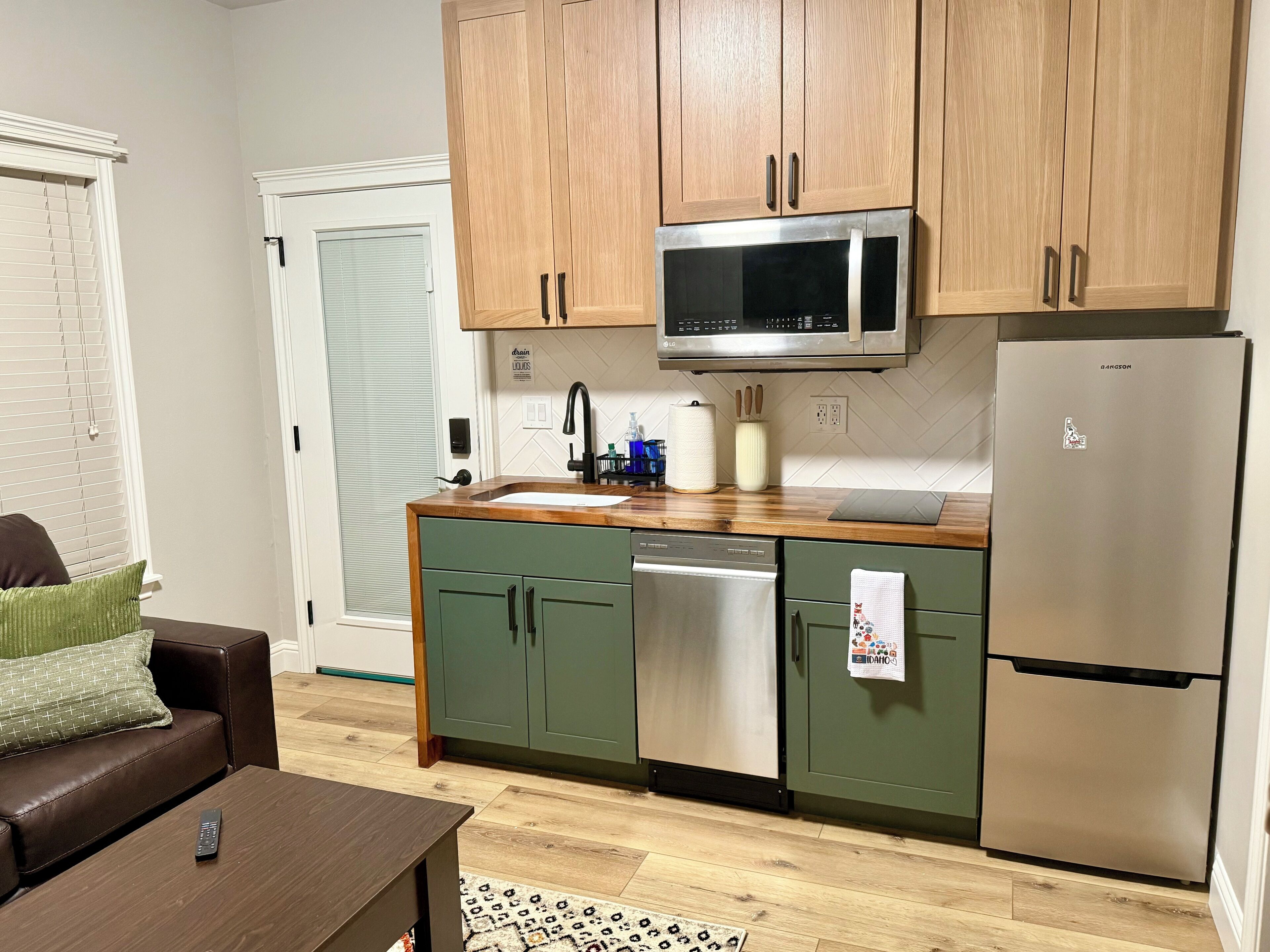 Refrigerador, microondas, parrilla de estufa y lavavajillas 