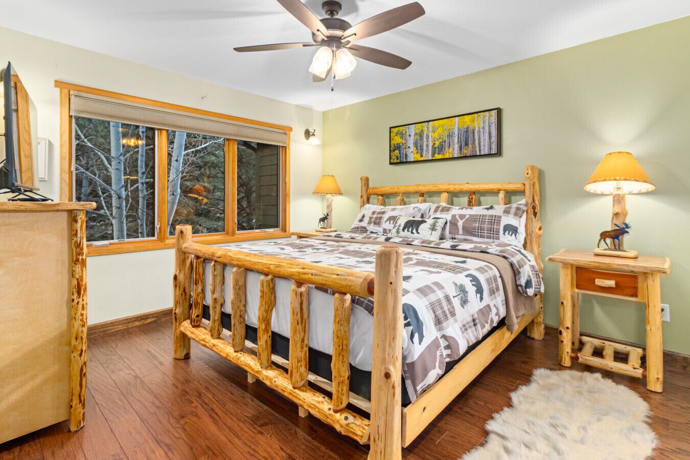 3 bedrooms, desk, iron/ironing board, travel crib