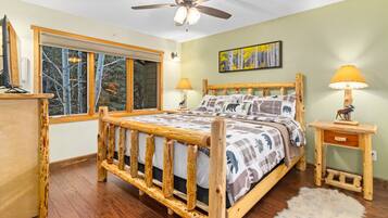 3 bedrooms, desk, iron/ironing board, travel crib