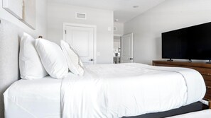 2 bedrooms, desk, iron/ironing board, WiFi - Landing | Stunning 2BD, Pool (Tice)