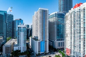 Exterior - Sky-High Luxury 1BR with Brickell City & Bay Views (Miami)