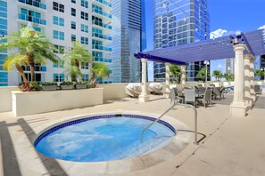 Terrace/patio - Sky-High Luxury 1BR with Brickell City & Bay Views (Miami)