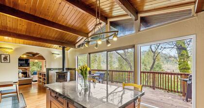 Serene 2-bedroom cabin with Hot Tub, Deck, &BBQ