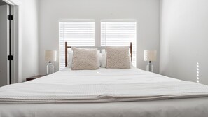 1 habitación, escritorio, tabla de planchar con plancha y wifi 
