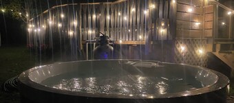 Cozy Bayfield Retreat • Pool & Hot Tub • 15min to Grand Bend • Lake Huron Nearby