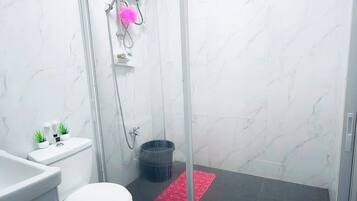 Ferienhaus, 4 Schlafzimmer, Raucher, Balkon | Badezimmer