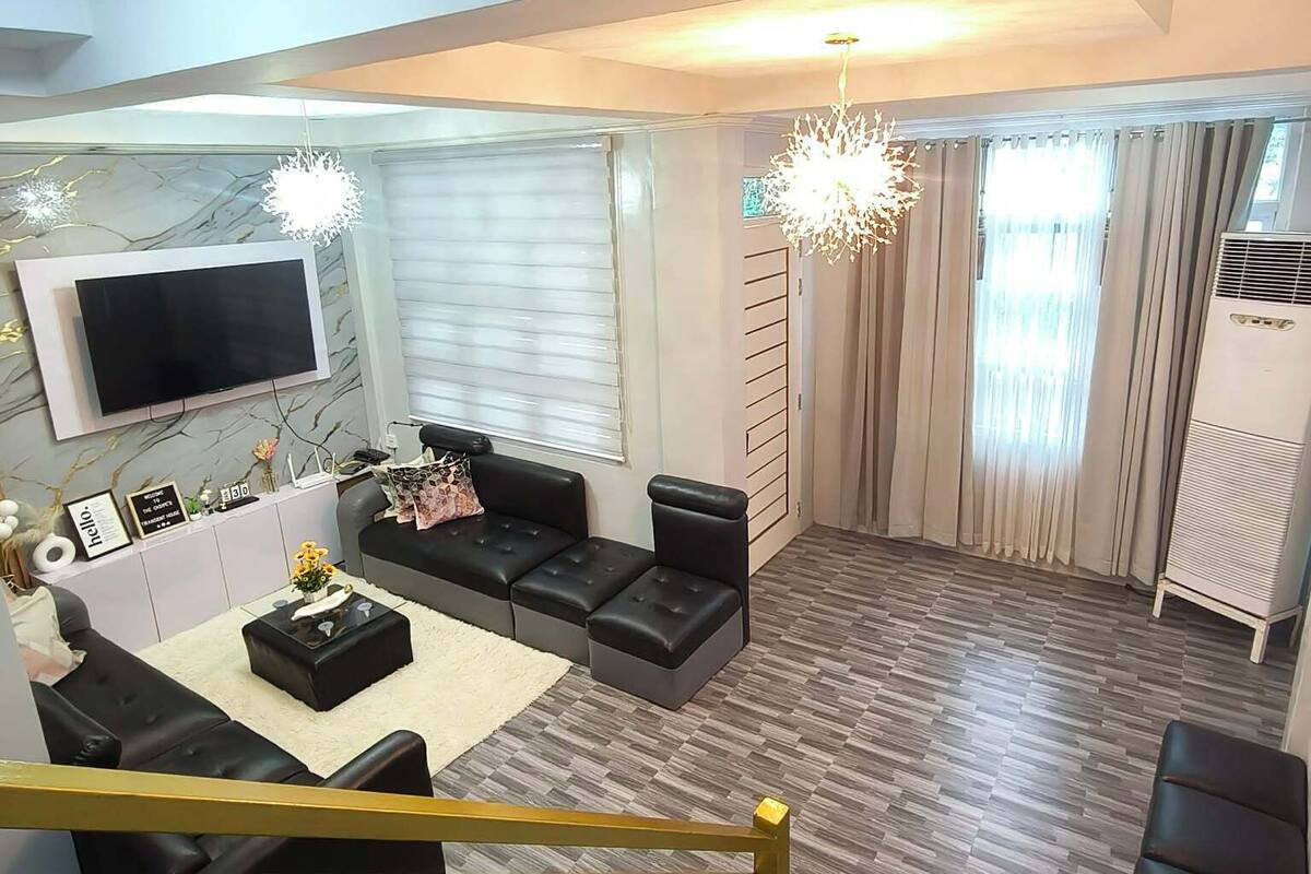 House, 2 Bedrooms, Smoking, Balcony | Living room