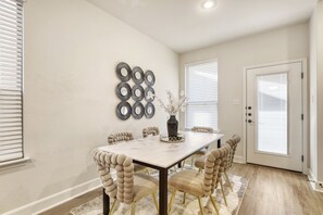 Dining - Family-Friendly + Lackland AFB + Fenced Back Yard (San Antonio)
