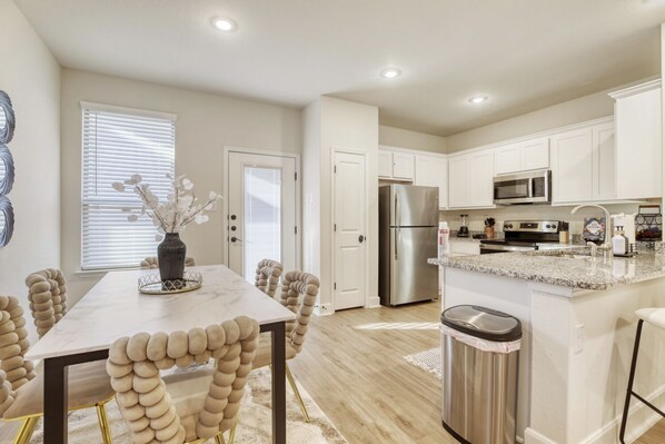 Dining - Family-Friendly + Lackland AFB + Fenced Back Yard (San Antonio)