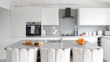 Coffee/tea maker, fridge, microwave, oven