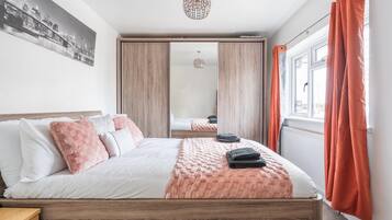 4 soverom, safe på rommet, skrivebord og strykejern/-brett