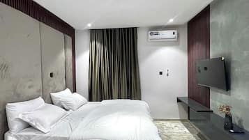 Desk, laptop workspace, free WiFi