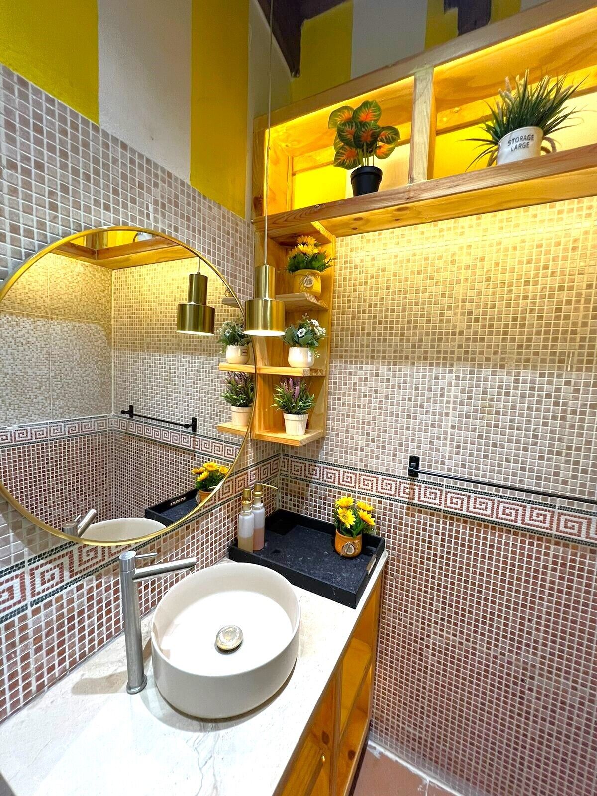 Toallas, jabón, papel de baño 