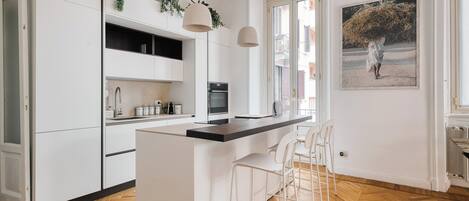 Refrigerador, horno, parrilla de estufa y lavavajillas