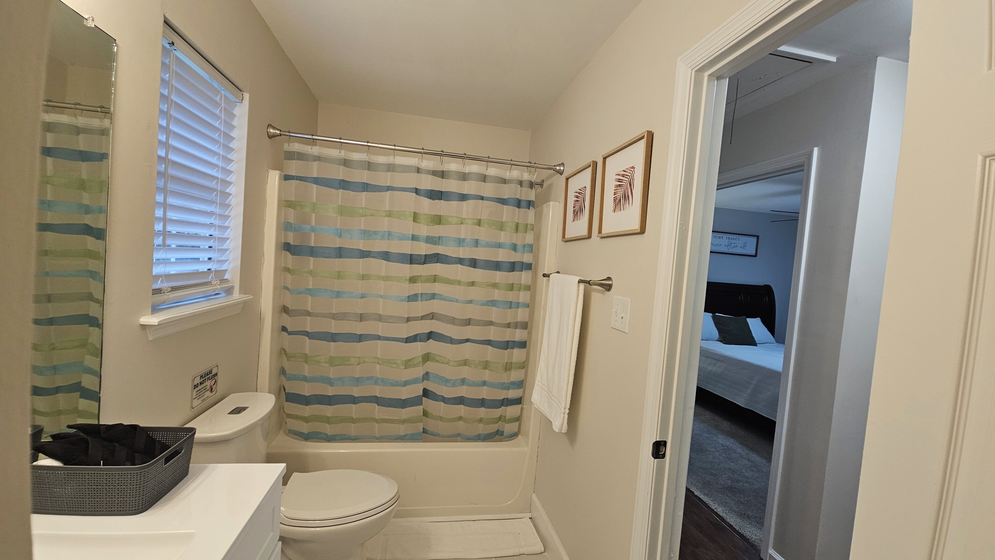 吹风机、毛巾、肥皂、卫生纸