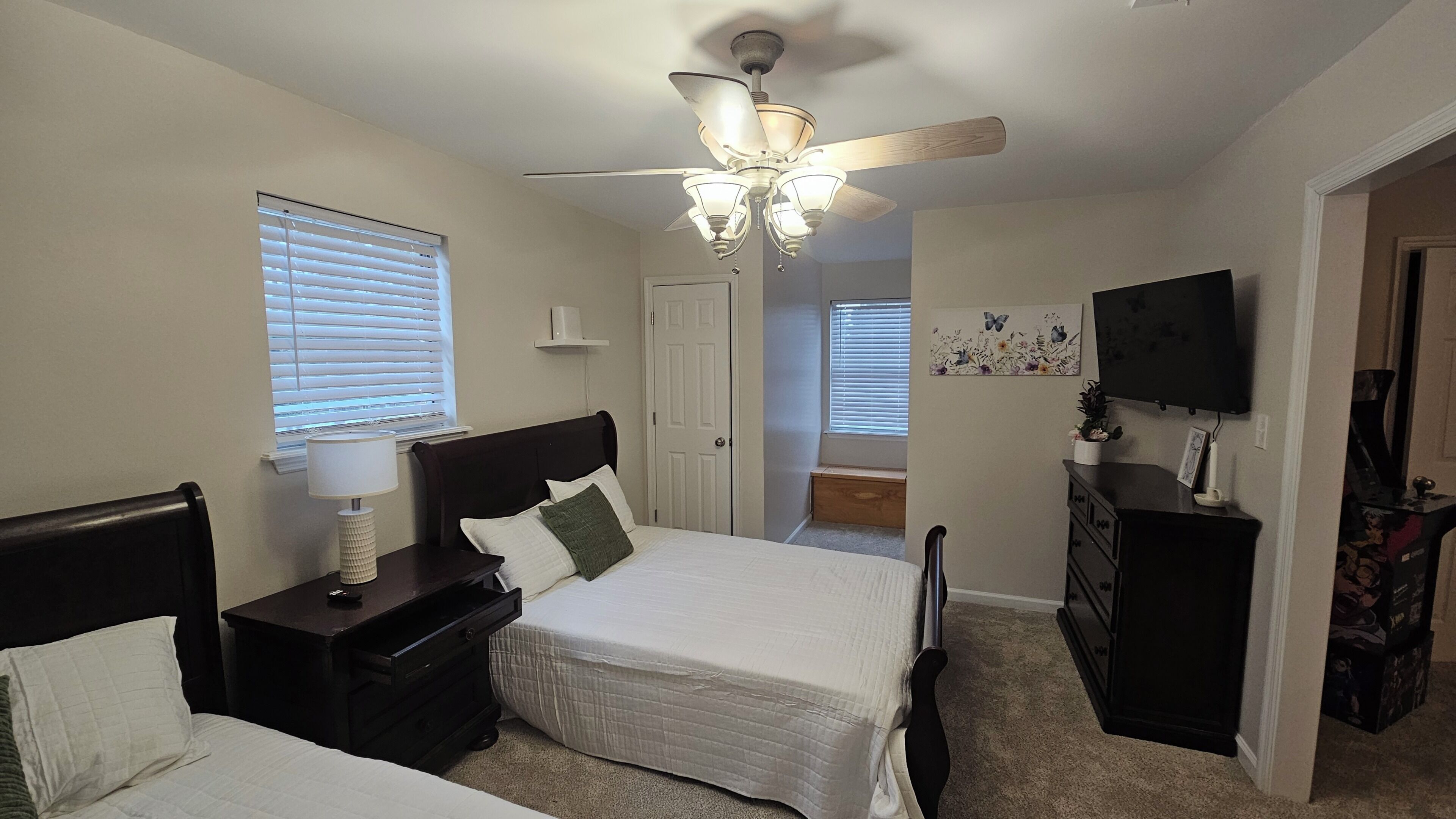 4 多间卧室、旅行婴儿床、免费 WiFi、床单