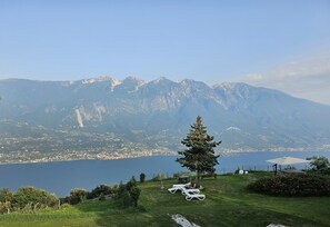View from property - Cozy apartment with garden and whirlpool in Tremosine. Pet friendly! (Tremosine sul Garda)