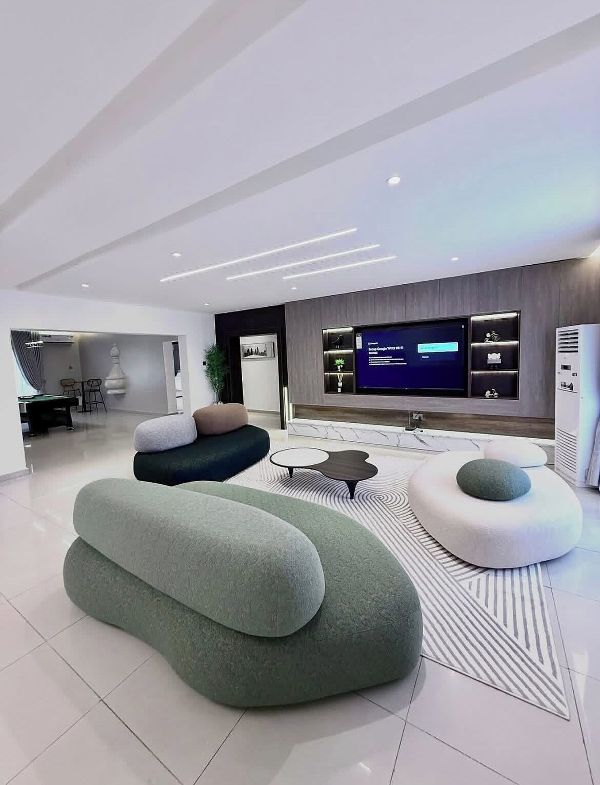 Deluxe Room, Balcony, City View | Interior