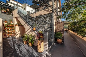 Property grounds - Casa Maria Bela – 2-Bedroom with Terrace (Arco da Calheta)