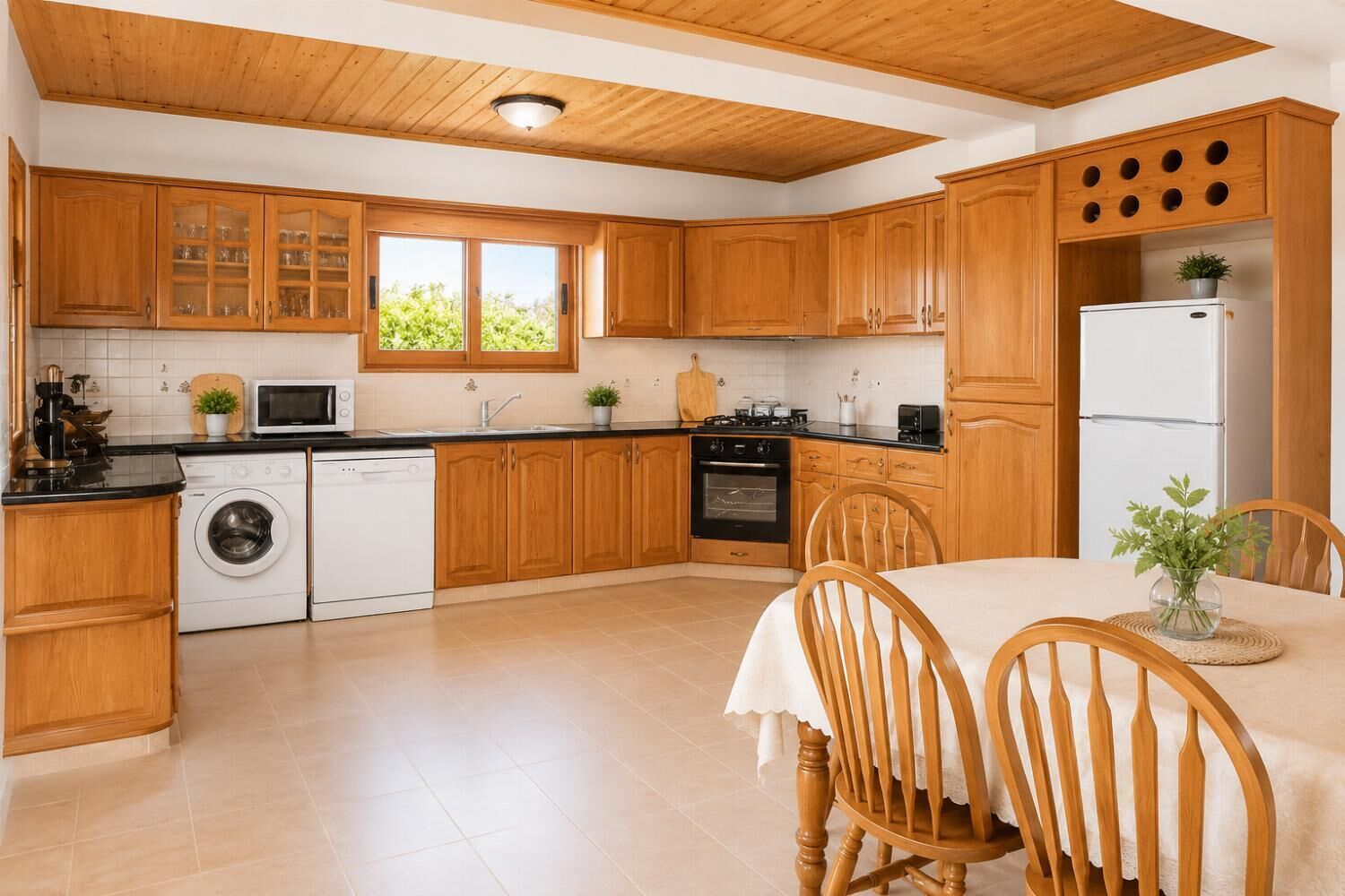 Kühlschrank, Mikrowelle, Ofen, Geschirrspüler